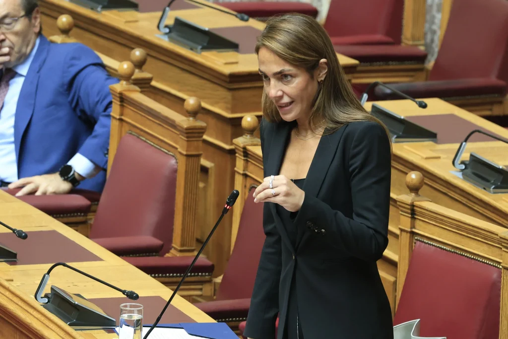 Υπ. Κοινωνικής Συνοχής και Οικογένειας: Διπλασιάζονται τα κονδύλια για ενισχύσεις και επιδόματα