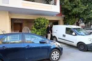 Καλλιθέα: Εκκενώθηκαν δύο πολυκατοικίες – Συναγερμός για φιαλίδια με πιθανό πικρικό οξύ