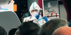Συναγερμός σε πτήση από Ρόδo: Επιβάτες με συμπτώματα νοροϊού – Τρεις στο νοσοκομείο