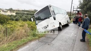 Ηράκλειο: Λεωφορείο που μετέφερε μαθητές εξετράπη της πορείας του και κατέληξε σε πρανές