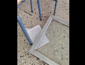 Σοκ στο Λύκειο Νεοχωρίου: Παράθυρο ξεκόλλησε και καταπλάκωσε μαθητή μέσα στην τάξη