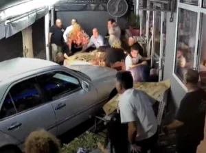 Θεσσαλονίκη: Αναβλήθηκε ξανά η δίκη του οδηγού που εισέβαλε με ΙΧ σε ταβέρνα – Αφέθηκε ελεύθερος