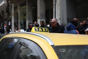 Νέα Ιωνία: Βίντεο – σοκ από τη στιγμή της επίθεσης που δέχθηκε η οδηγός ταξί