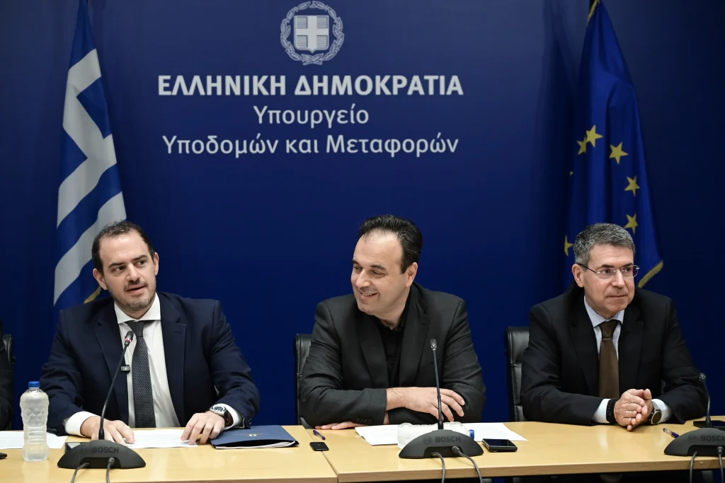 ΥΠΟΓΡΑΦΗ ΣΥΜΒΑΣΗΣ ΜΕΤΑΞΥ ΤΟΥ ΥΠ. ΥΠΟΔΟΜΩΝ ΚΑΙ ΜΕΤΑΦΟΡΩΝ ΤΟΥ ΥΠΟΥΡΓΕΙΟΥ ΨΗΦΙΑΚΗΣ ΔΙΑΚΥΒΕΡΝΗΣΗΣ ΚΑΙ ΤΟΥ ΙΔΡΥΜΑΤΟΣ ΤΕΧΝΟΛΟΓΙΑΣ ΚΑΙ ΕΡΕΥΝΑΣ ΓΙΑ ΤΗΝ ΟΔΙΚΗ ΑΣΦΑΛΕΙΑ (ΜΙΧΑΛΗΣ ΚΑΡΑΓΙΑΝΝΗΣ / EUROKINISSI)